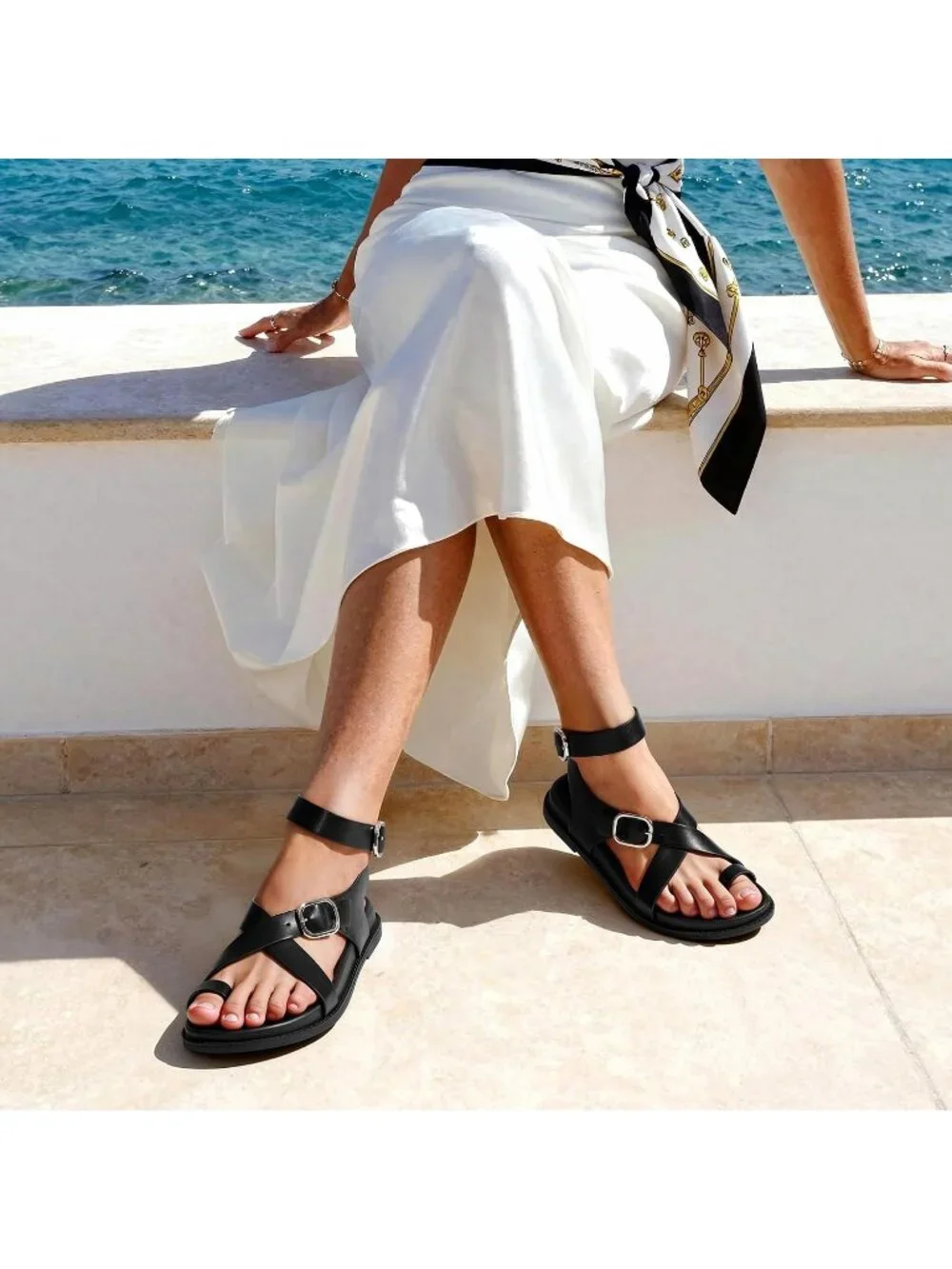 Women's Black Flat Solid Thong Comfortable Footbed Platform Strappy Sandal Shoes